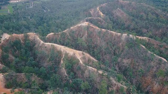 航拍Pai峡谷，泰国mahongson的地标之一。视频素材