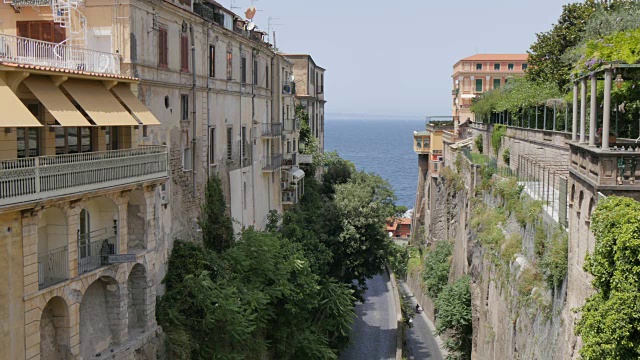 Via Luigi de Maio, Sorrento, Costiera Amalfitana(阿马尔菲海岸)，联合国教科文组织世界遗产地，坎帕尼亚，意大利，欧洲视频素材