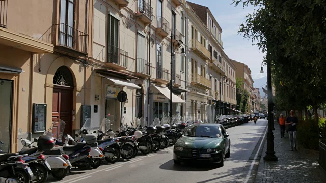 Corso Italia, Sorrento, Costiera Amalfitana(阿马尔菲海岸)，联合国教科文组织世界遗产地，坎帕尼亚，意大利，欧洲视频素材