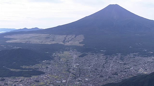 空中，藤吉田市和富士山，山梨县，日本视频素材