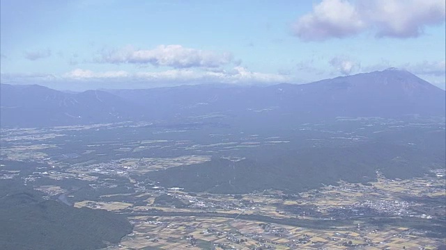 日本岩手山周围的天线视频素材