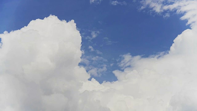 时间流逝全高清格式运动云与暴风雨与天空和云雨视频素材