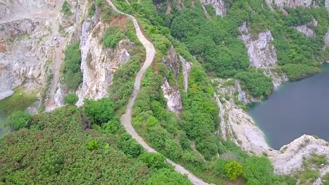 鸟瞰泰国春武里大峡谷公路视频素材