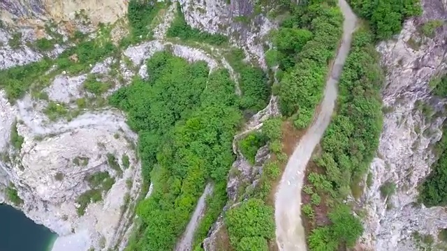 鸟瞰泰国春武里大峡谷公路视频素材