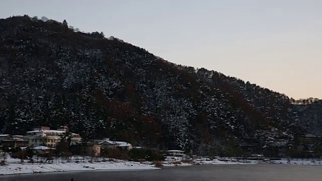 淘金:富士山山梨县川口湖的日落视频素材