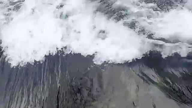 河流洪水急流的特写视频素材