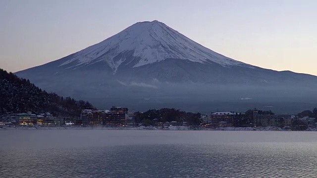 淘金:富士山山梨县川口湖的日落视频素材