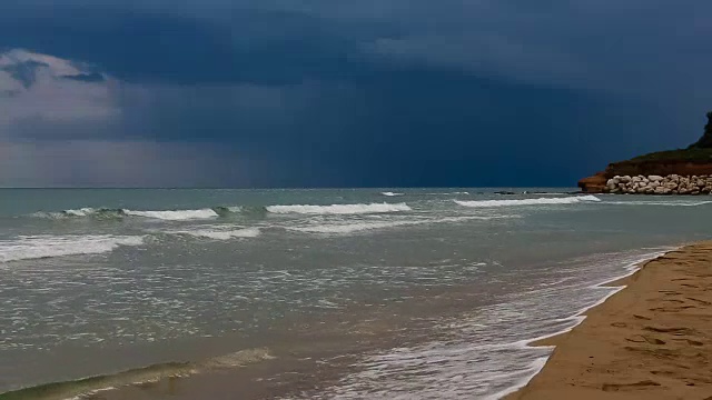 西西里岛海岸海面上的雷雨视频下载