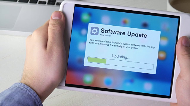 更新数字平板电脑系统软件视频素材
