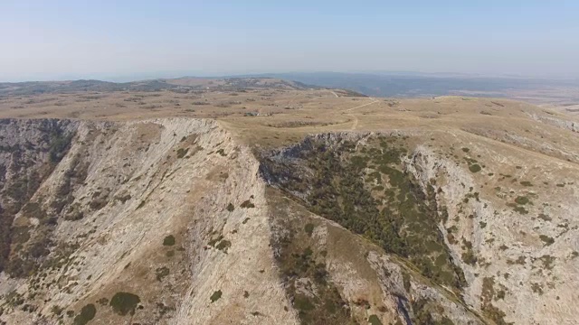 天线:飞越高山高原视频素材