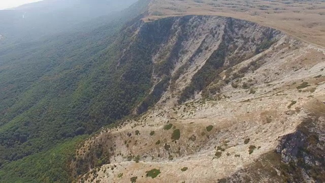 天线:飞越高原山坡视频素材