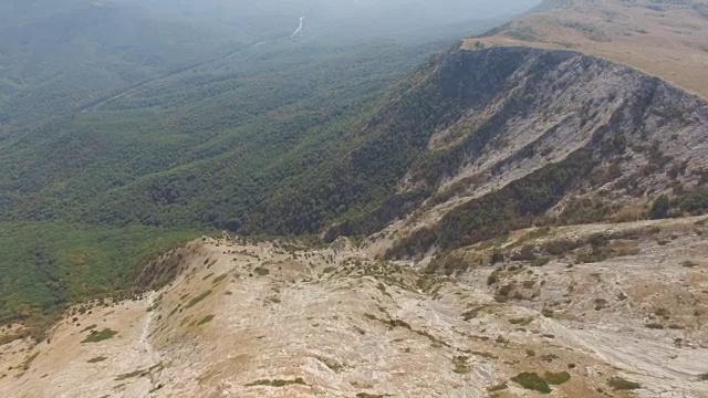 空中摄影:飞越高山高原视频素材