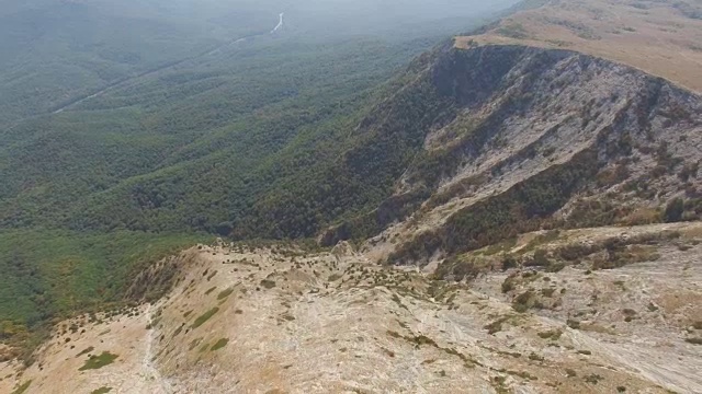 空中摄影:飞越高山高原视频素材