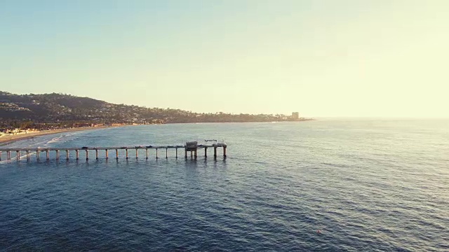 鸟瞰图加利福尼亚海滩海岸线，拉霍亚加利福尼亚视频素材