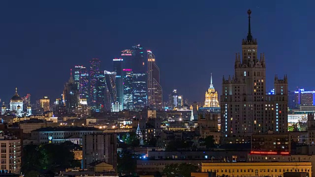 斯大林摩天大楼夜景，莫斯科国际商务中心和莫斯科全景视频素材