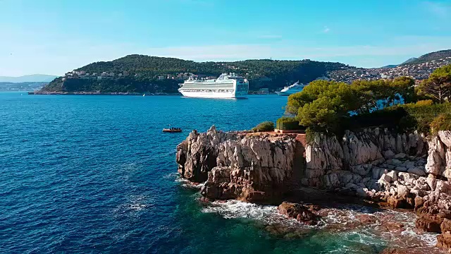 在美丽的地中海海岸风景游船视频素材