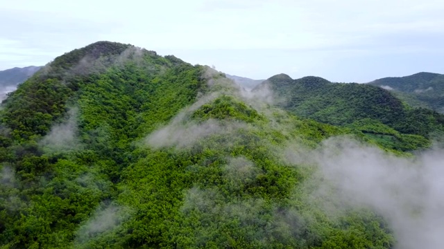 4K:航拍泰国Suan Phueng的绿色山谷视频素材