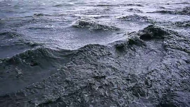 暴风雨中激起的涟漪视频素材