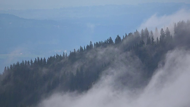 山地森林上空的云，雾，云景，时间流逝，阿尔卑斯山，巴伐利亚，4K视频素材