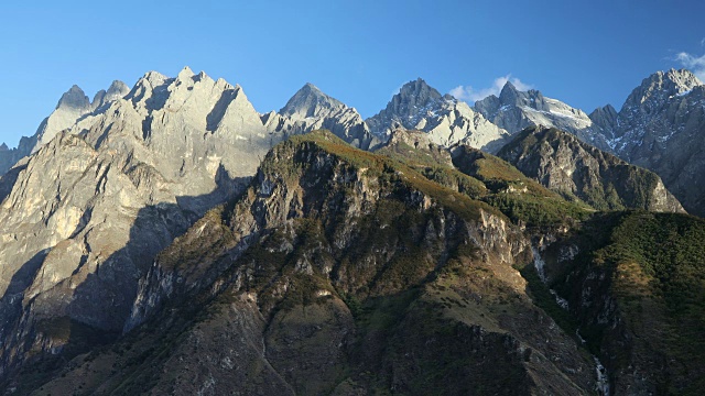 玉龙雪山(玉龙雪山)和虎跳峡，云南，中国，亚洲视频素材