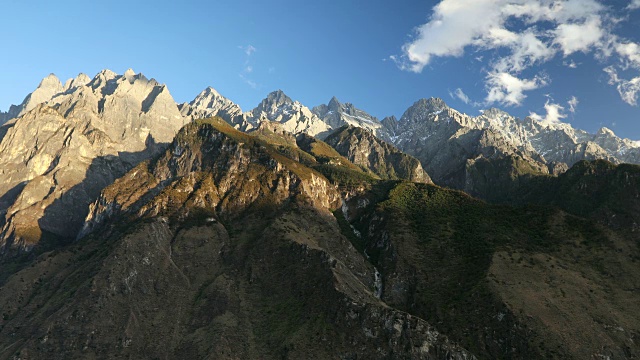 玉龙雪山(玉龙雪山)和虎跳峡，云南，中国，亚洲视频素材