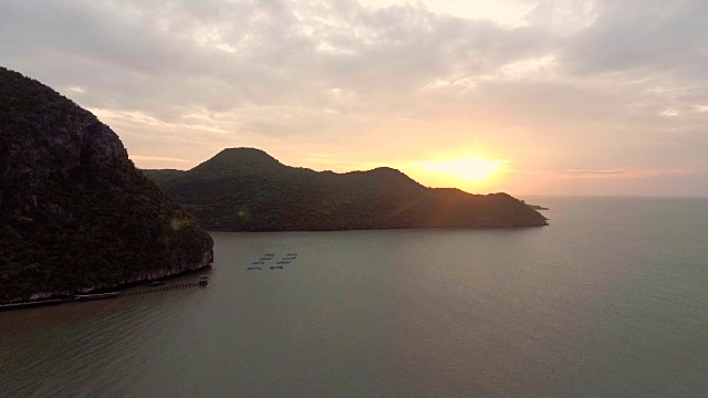 美丽的大海和日出，鸟瞰图视频素材