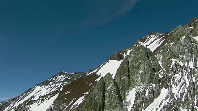 智利安第斯山脉的落基山峰视频素材