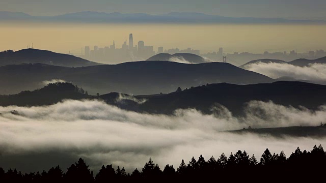 日出时的旧金山湾视频素材