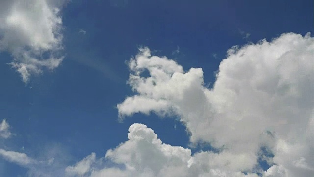 雨前，天空渐渐变暗视频下载