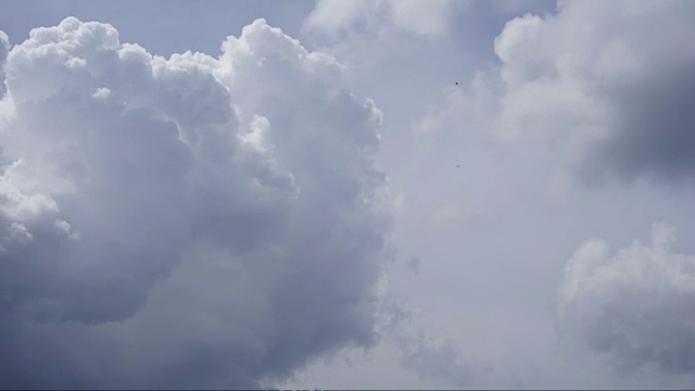 风暴前的积雨云视频素材