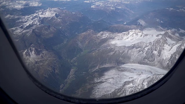 飞过雪山视频素材