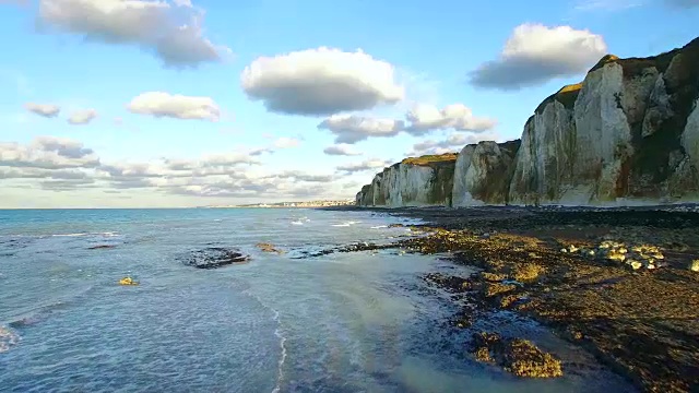 鸟瞰图诺曼底海岸线，塞纳河海事，法国视频下载