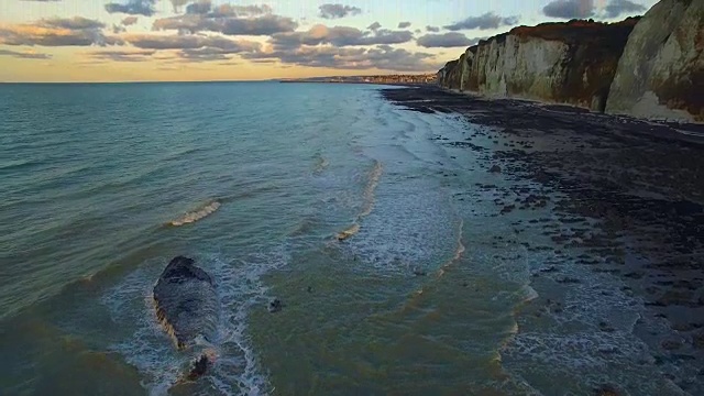 鸟瞰图诺曼底海岸线，塞纳河海事，法国视频素材