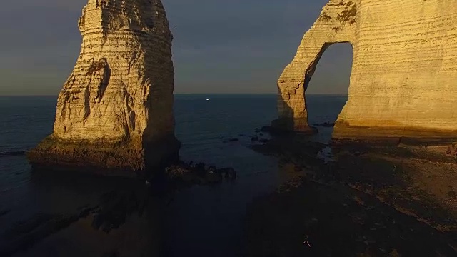 鸟瞰图诺曼底海岸线，塞纳河海事，法国视频素材