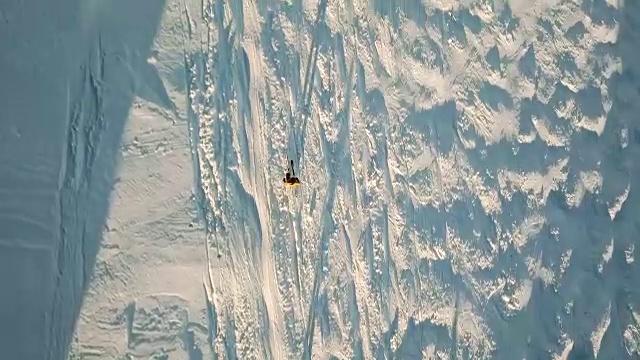 空中滑雪者和地形视频素材