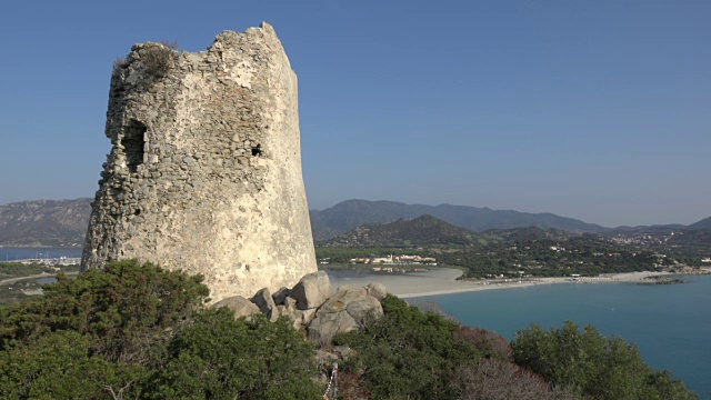 在Villasimius海滩的Porto Giunco的PAN / Torre视频素材