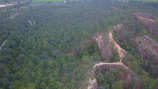 航拍Pai峡谷，泰国mahongson的地标之一。视频素材