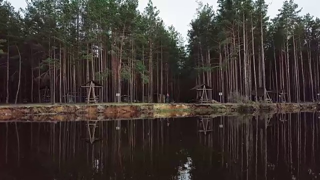 人类正在获得控制无人机的经验。视频素材