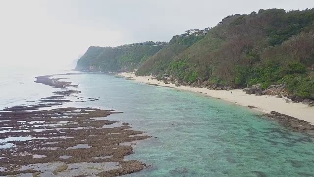 海滩和海岸的鸟瞰图视频素材