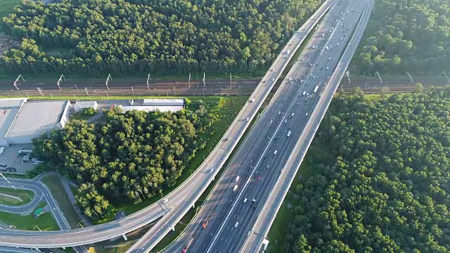 现代路口的交通景象视频素材