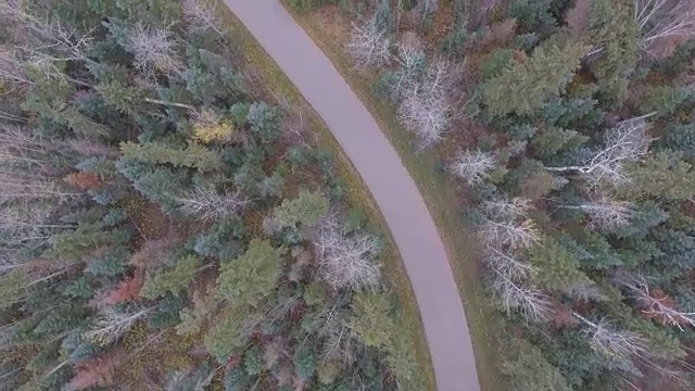 空中拍摄的乡村道路视频素材