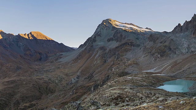 日出时的意大利瑞士阿尔卑斯山，全景视频素材