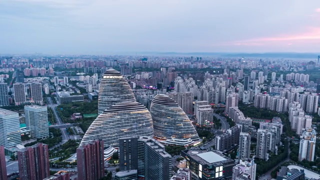 T/L WS PAN俯瞰北京天际线，从白天到夜晚视频素材