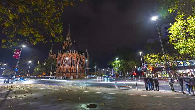 夜幕降临在德国汉诺威的大街上视频素材