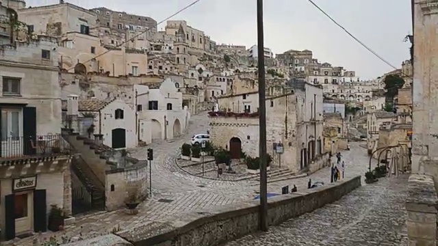 行走在2019年的Matera-Matera文化之都古村落视频素材