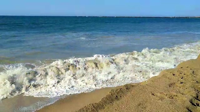 海景观-海岸线和海浪。视频素材