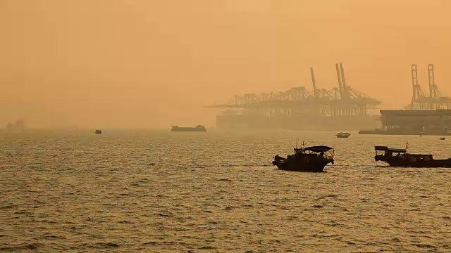 深圳西港，传统渔船前景看好视频素材