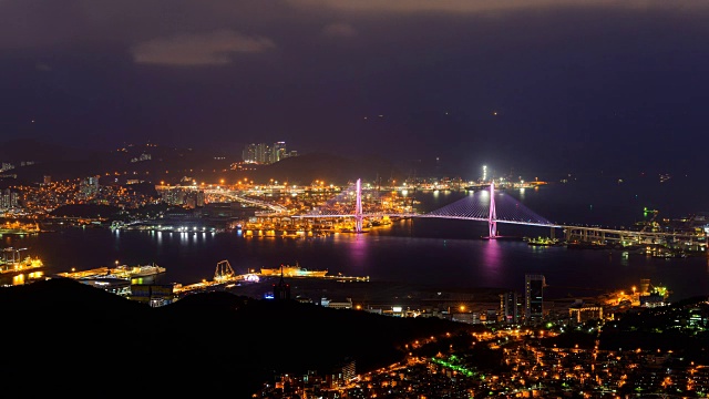 日至夜的釜山城市景观及港口东固(釜山东侧)视频素材