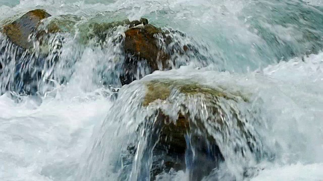 泡沫山河电影视频素材