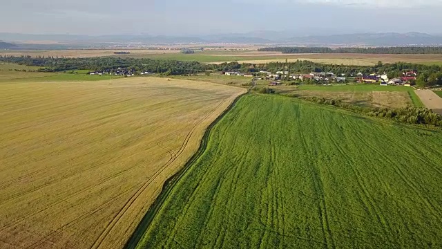 从空中俯瞰斯洛伐克球场。景观从空气中视频下载